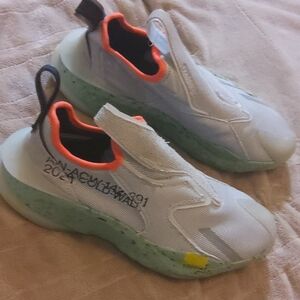 Mens  Converse Lightweight Slip-On Athletic Shoes in White with Green Sole